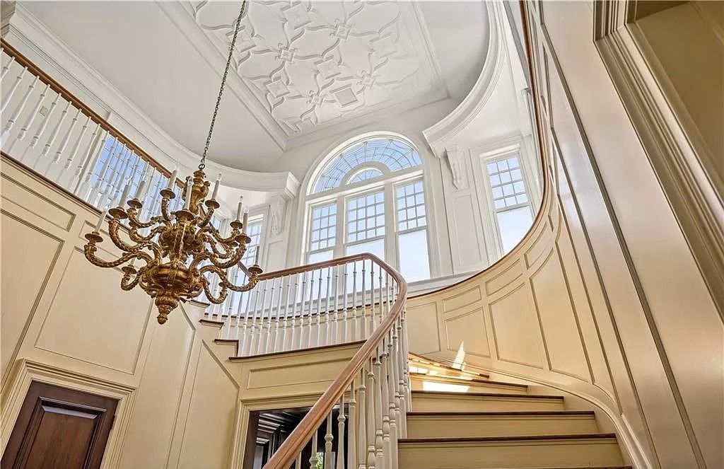 Explore-Endless-Possibilities-of-Satisfying-Your-Lifestyle-Demands-in-this-4750000-Elegant-Country-Estate-in-Connecticut-6