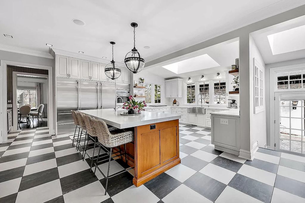 Expression-of-Classical-Style-this-Renovated-Residential-Beauty-in-Illinois-Hits-Market-for-2995000-34