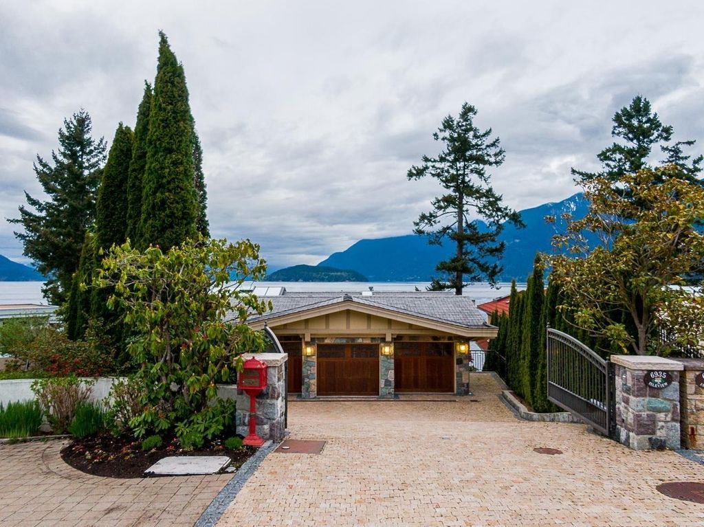 Extraordinary-Gated-Waterfront-Estate-in-West-Vancouver-Asks-for-C17980000-33