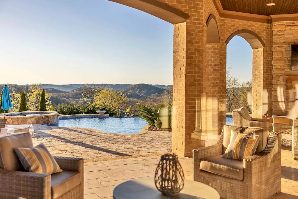 Extraordinary-Hilltop-Estate-with-Spectacular-Sunsets-and-Exquisite-Views-in-Tennessee-Listed-at-7499999-10