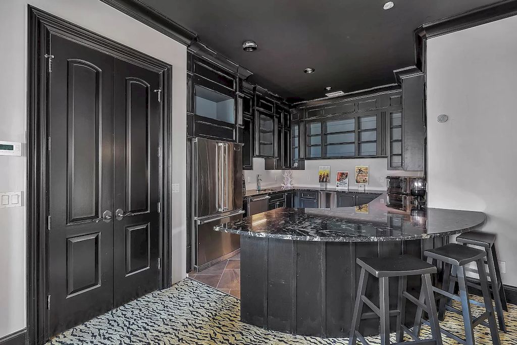 The Home in Tennessee is a luxurious home boasting top of the line appliances and remarkable outdoor living area now available for sale. This home located at 443 Canterbury Rise, Franklin, Tennessee; offering 05 bedrooms and 10 bathrooms with 11,440 square feet of living spaces.