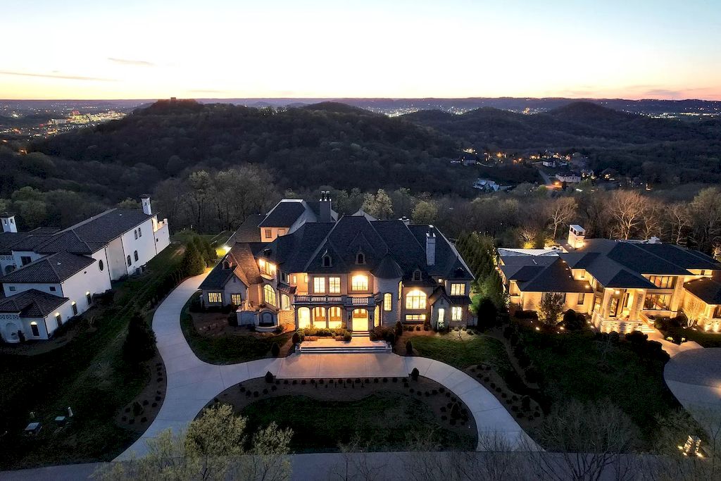 Extraordinary-Hilltop-Estate-with-Spectacular-Sunsets-and-Exquisite-Views-in-Tennessee-Listed-at-7499999-18