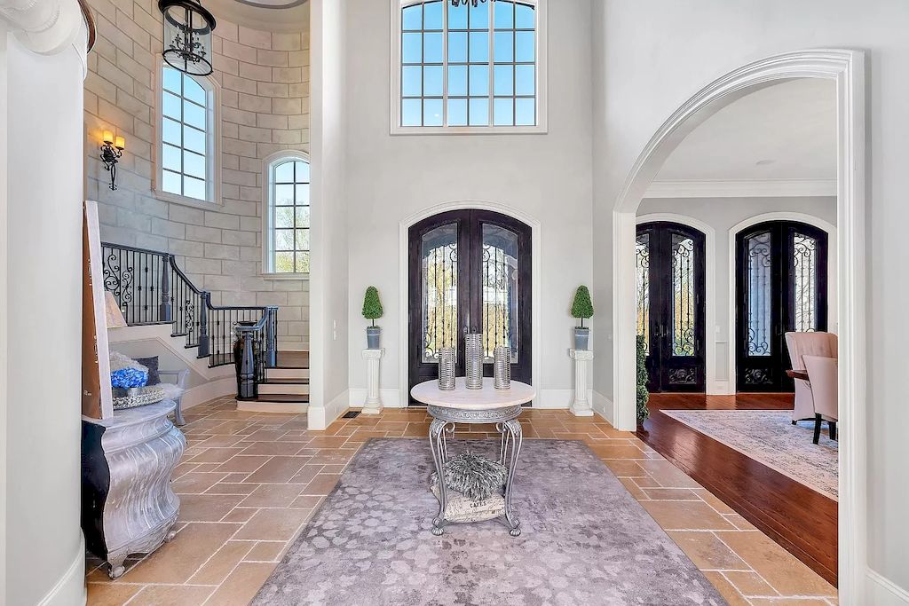 The Home in Tennessee is a luxurious home boasting top of the line appliances and remarkable outdoor living area now available for sale. This home located at 443 Canterbury Rise, Franklin, Tennessee; offering 05 bedrooms and 10 bathrooms with 11,440 square feet of living spaces.