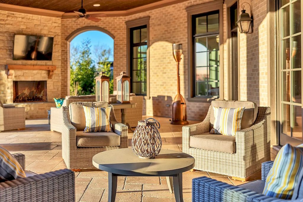 The Home in Tennessee is a luxurious home boasting top of the line appliances and remarkable outdoor living area now available for sale. This home located at 443 Canterbury Rise, Franklin, Tennessee; offering 05 bedrooms and 10 bathrooms with 11,440 square feet of living spaces.