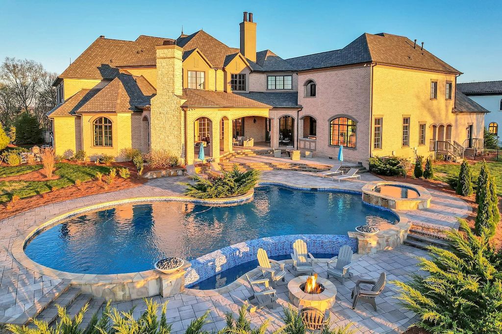 The Home in Tennessee is a luxurious home boasting top of the line appliances and remarkable outdoor living area now available for sale. This home located at 443 Canterbury Rise, Franklin, Tennessee; offering 05 bedrooms and 10 bathrooms with 11,440 square feet of living spaces.