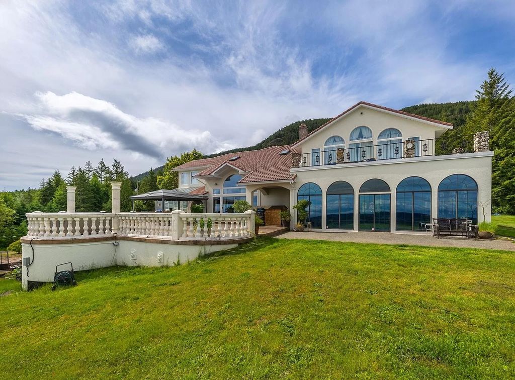 The Home in Nanaimo offers rare opportunity to secure the best of all the elements that are needed to create a one of a kind property, now available for sale. This home located at 2800 Benson View Rd, Nanaimo, BC V9R 6W7, Canada