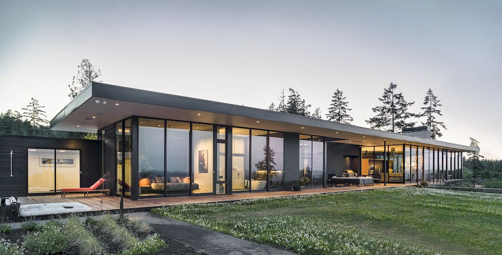 Five Peaks Lookout, a Warm Modern Home by Scott Edwards Architecture