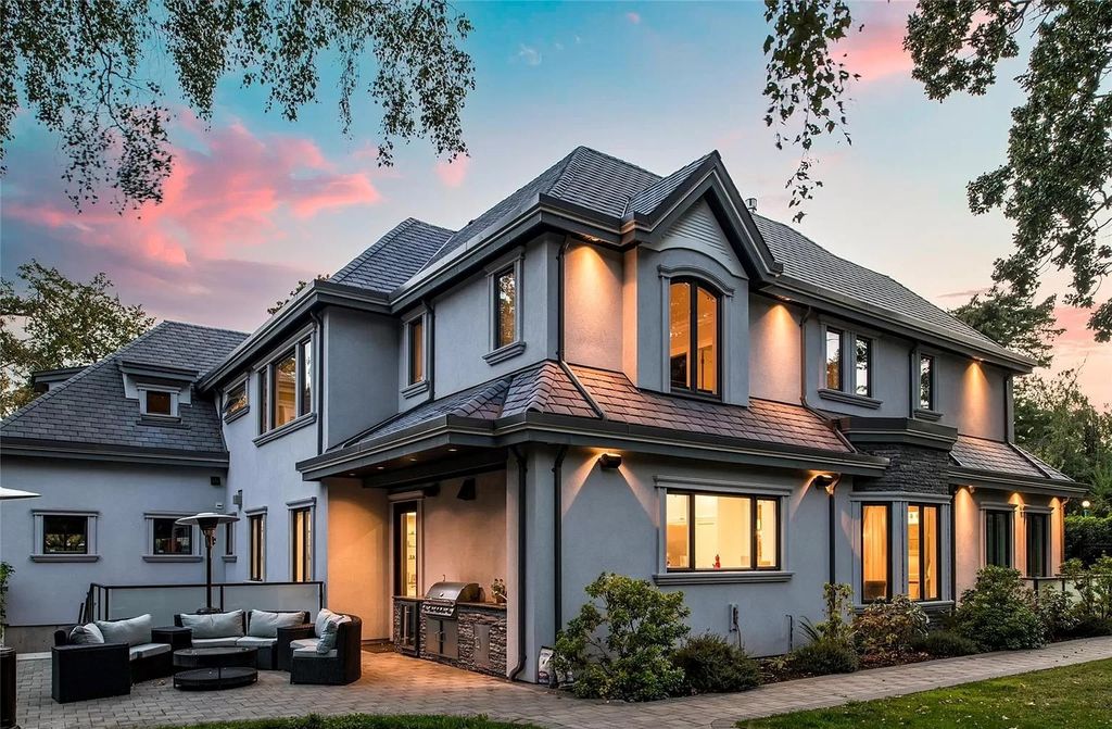 The Estate in Victoria truly has all that you have been dreaming of, now available for sale. This home located at 2810 Lansdowne Rd, Victoria, BC V8R 3P9, Canada