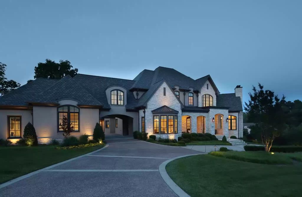 The Home in Tennessee is a luxurious home where every amenity is ready to satisfy your demands now available for sale. This home located at 50 Governors Way, Brentwood, Tennessee; offering 07 bedrooms and 10 bathrooms with 12,738 square feet of living spaces.