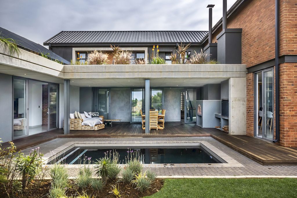 House Morkel, contemporary farm style house designed by Neo Architects