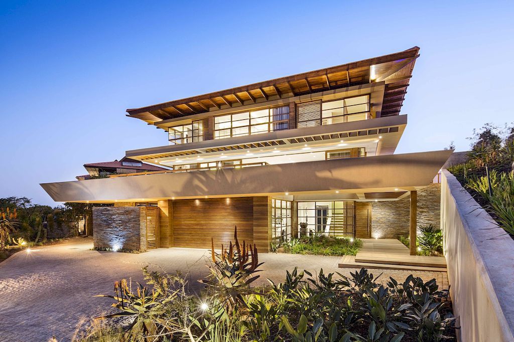 Incredible Luxury House named 6 Leadwood Loop by Metropole Architects