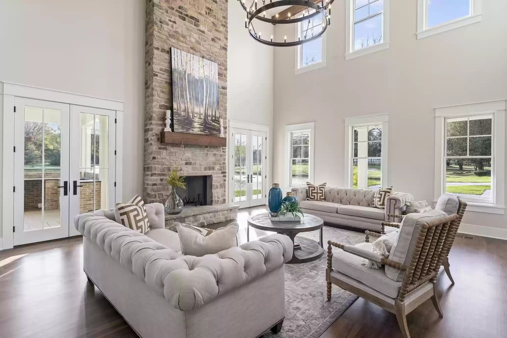 The Home in Tennessee is a luxurious home featuring incredible kitchen with large island now available for sale. This home located at 1261 Lewisburg Pike, Franklin, Tennessee; offering 05 bedrooms and 07 bathrooms with 7,278 square feet of living spaces.