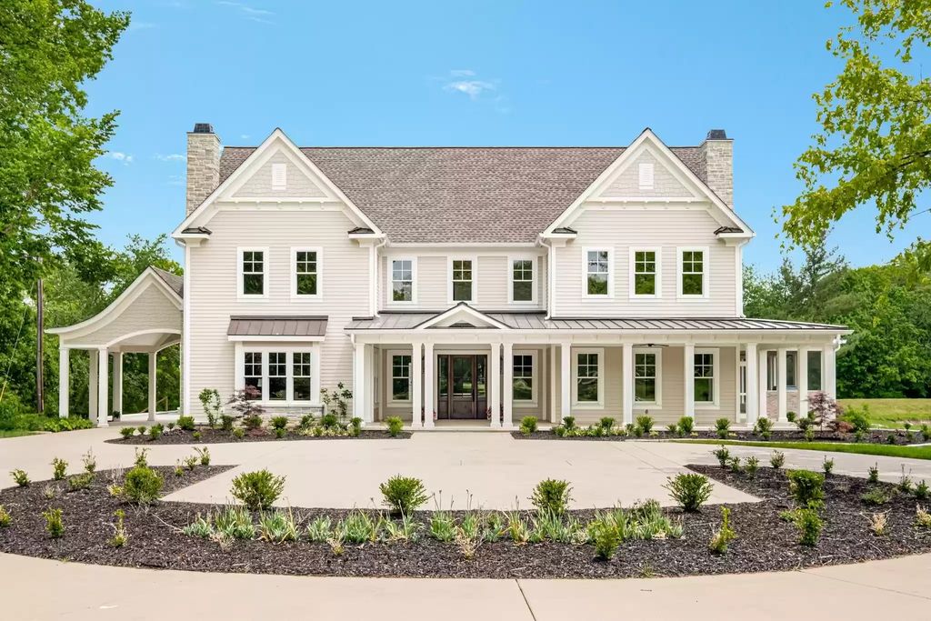 The Home in Tennessee is a luxurious home featuring incredible kitchen with large island now available for sale. This home located at 1261 Lewisburg Pike, Franklin, Tennessee; offering 05 bedrooms and 07 bathrooms with 7,278 square feet of living spaces.