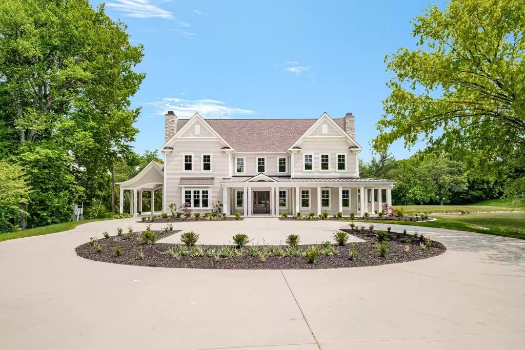 The Home in Tennessee is a luxurious home featuring incredible kitchen with large island now available for sale. This home located at 1261 Lewisburg Pike, Franklin, Tennessee; offering 05 bedrooms and 07 bathrooms with 7,278 square feet of living spaces.