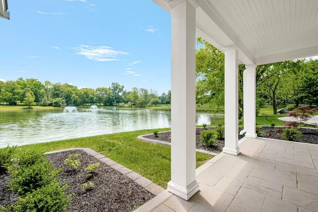 The Home in Tennessee is a luxurious home featuring incredible kitchen with large island now available for sale. This home located at 1261 Lewisburg Pike, Franklin, Tennessee; offering 05 bedrooms and 07 bathrooms with 7,278 square feet of living spaces.