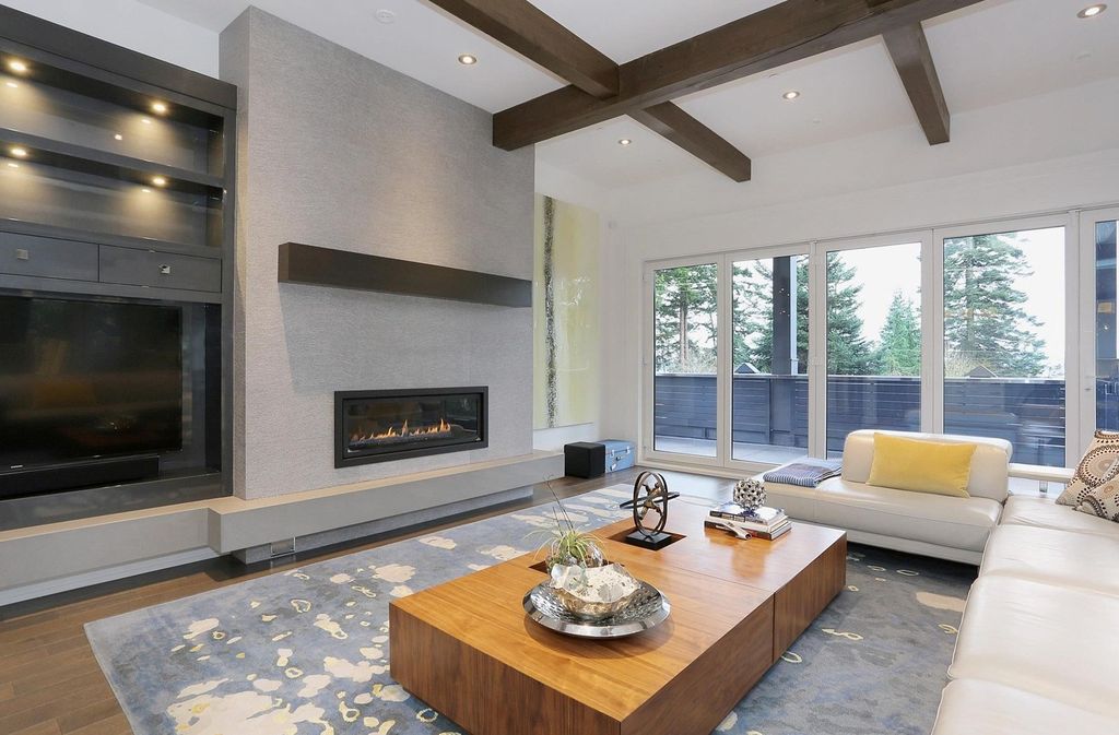 The texture has a big impact on how your fireplace is made. No matter if you choose to make it look like stone or tile. In order to achieve balance and the appearance of three dimensions, the one in this living room employs materials that are unevenly overlapping. 