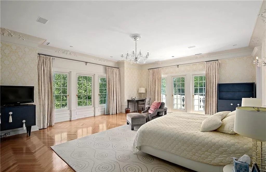 The Home in Connecticut is a luxurious home commanding pristine Wilshire lake views and of finely detailed living spaces now available for sale. This home located at 25 Close Rd, Greenwich, Connecticut; offering 06 bedrooms and 09 bathrooms with 12,963 square feet of living spaces. 