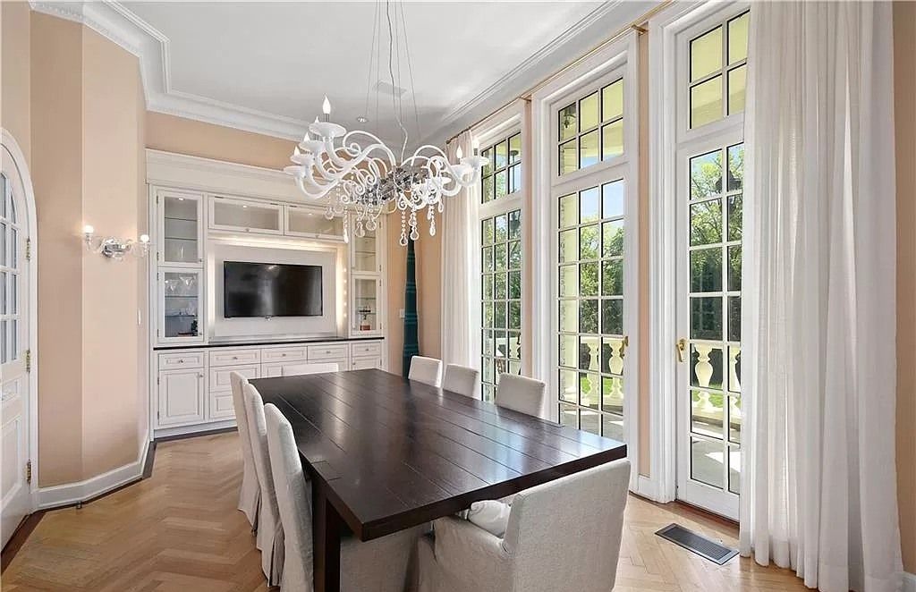 The Home in Connecticut is a luxurious home commanding pristine Wilshire lake views and of finely detailed living spaces now available for sale. This home located at 25 Close Rd, Greenwich, Connecticut; offering 06 bedrooms and 09 bathrooms with 12,963 square feet of living spaces. 