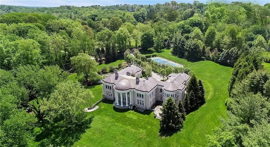 The Home in Connecticut is a luxurious home commanding pristine Wilshire lake views and of finely detailed living spaces now available for sale. This home located at 25 Close Rd, Greenwich, Connecticut; offering 06 bedrooms and 09 bathrooms with 12,963 square feet of living spaces. 