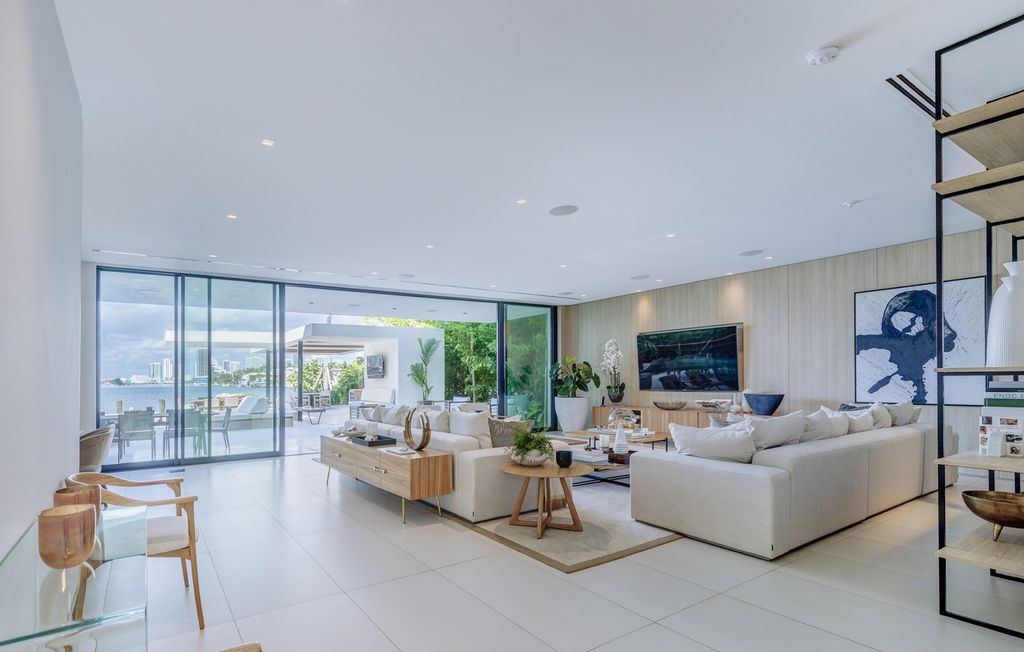 The Home in Miami Beach is a magnificent modern estate fully furnished with only the best  with spectacular, direct, downtown wide-bay views now available for sale. This home located at 100 W San Marino Dr, Miami Beach