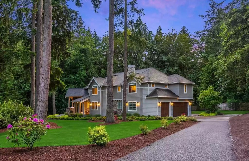 The Estate in Washington is a luxurious home featuring stylish stone and wood details now available for sale. This home located at 2723 204 Avenue SE, Sammamish, Washington; offering 04 bedrooms and 05 bathrooms with 4,539 square feet of living spaces.