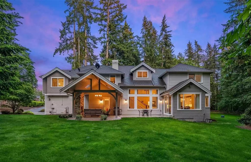 The Estate in Washington is a luxurious home featuring stylish stone and wood details now available for sale. This home located at 2723 204 Avenue SE, Sammamish, Washington; offering 04 bedrooms and 05 bathrooms with 4,539 square feet of living spaces.