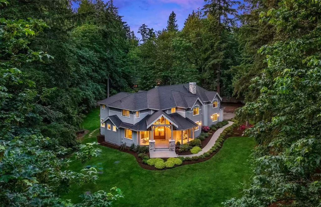 The Estate in Washington is a luxurious home featuring stylish stone and wood details now available for sale. This home located at 2723 204 Avenue SE, Sammamish, Washington; offering 04 bedrooms and 05 bathrooms with 4,539 square feet of living spaces.