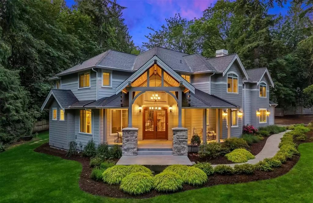The Estate in Washington is a luxurious home featuring stylish stone and wood details now available for sale. This home located at 2723 204 Avenue SE, Sammamish, Washington; offering 04 bedrooms and 05 bathrooms with 4,539 square feet of living spaces.