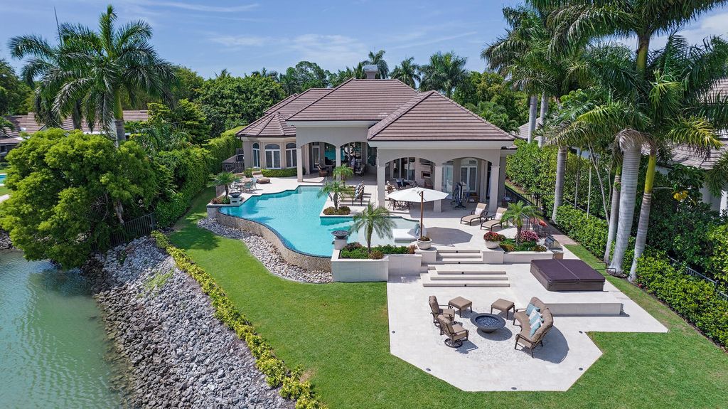 The Home in Naples is an outstanding property on nearly three quarters of an acre in prestigious Port Royal perfect for entertaining now available for sale. This home located at 818 Nelsons Walk, Naples, Florida