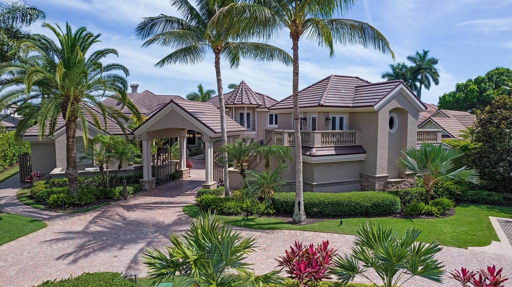 One-of-A-Kind-Custom-Home-in-Naples-was-Thoughtfully-Designed-with-Expansive-Outdoor-Living-Space-Asking-for-24750000-11