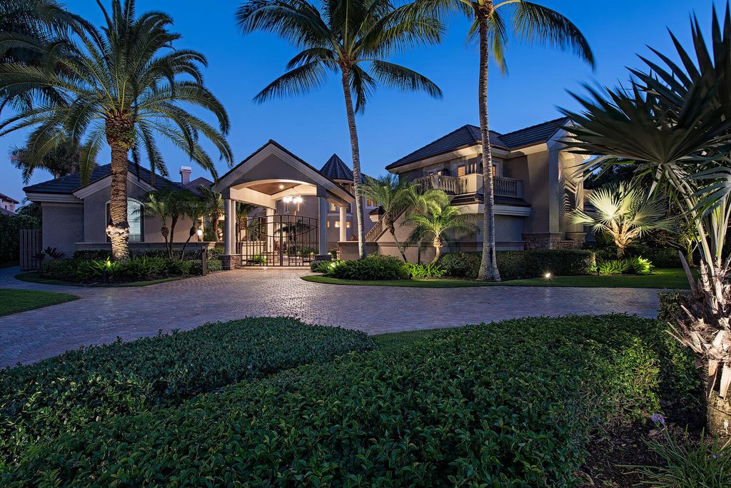 The Home in Naples is an outstanding property on nearly three quarters of an acre in prestigious Port Royal perfect for entertaining now available for sale. This home located at 818 Nelsons Walk, Naples, Florida