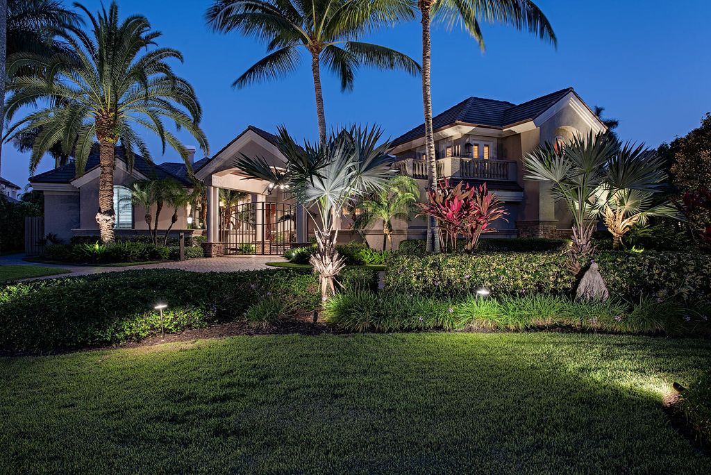 The Home in Naples is an outstanding property on nearly three quarters of an acre in prestigious Port Royal perfect for entertaining now available for sale. This home located at 818 Nelsons Walk, Naples, Florida