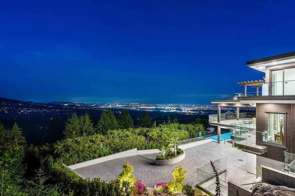 The Residence in West Vancouver offer living spaces that are equally dynamic & cozy, now available for sale. This home located at 550 Craigmohr Dr, West Vancouver, BC V7S 1W9, Canada