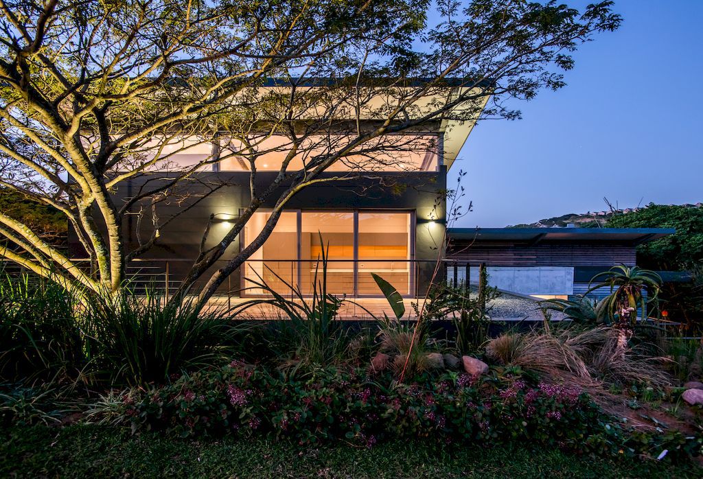 Pambathi Lane House in KwaZulu Natal by Metropole Architects