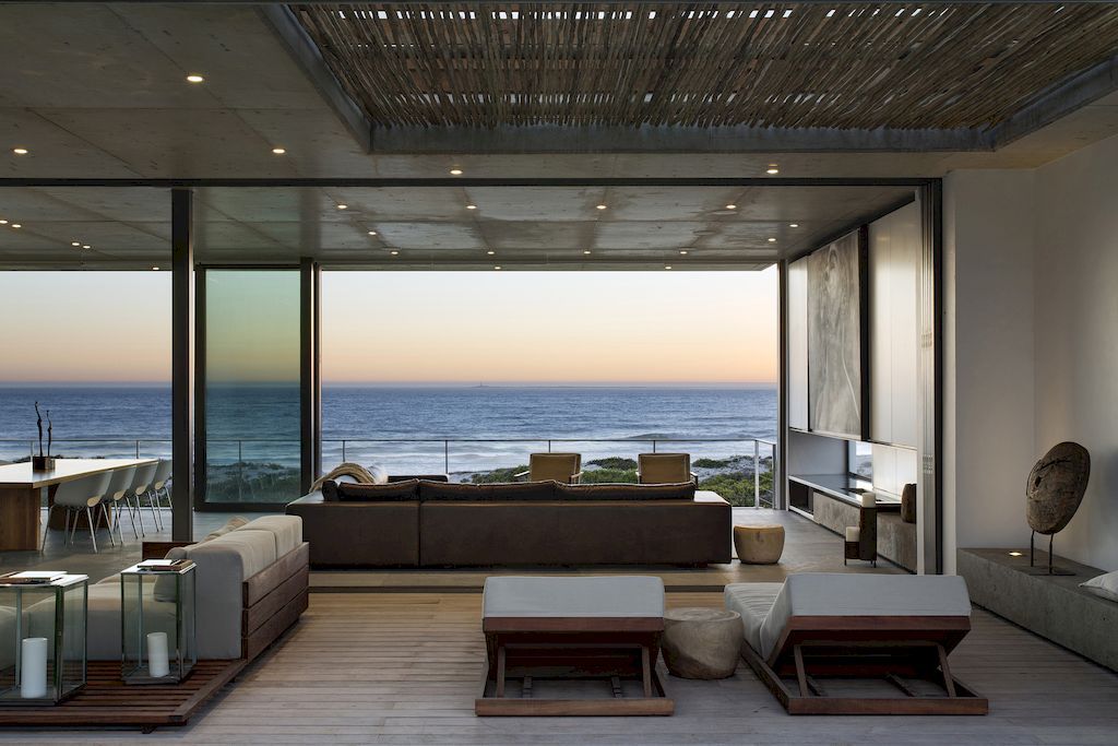 Pearl Bay Residence in South Africa by Gavin Maddock Design Studio