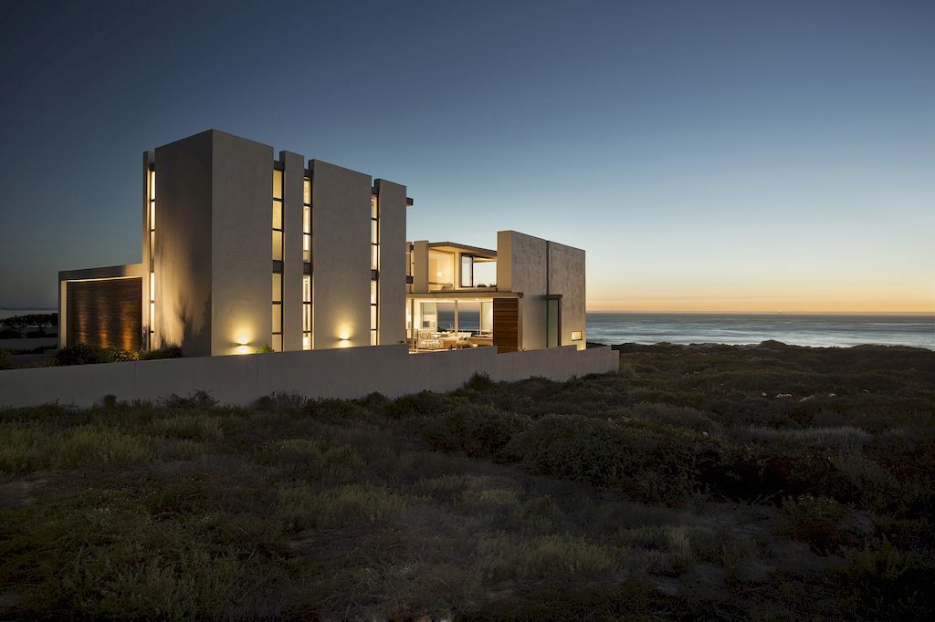 Pearl Bay Residence in South Africa by Gavin Maddock Design Studio