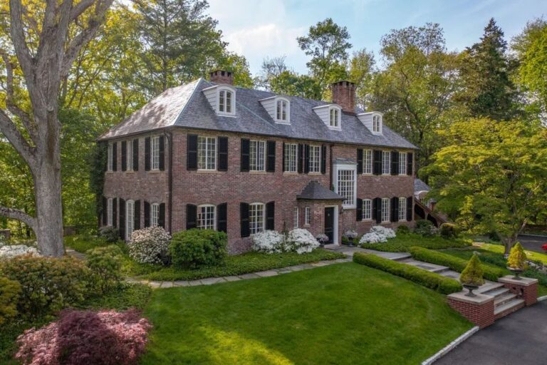 The Architectural Details of this $3,775,000 Manor Reflect Exceptional Quality and Craftsmanship in Connecticut