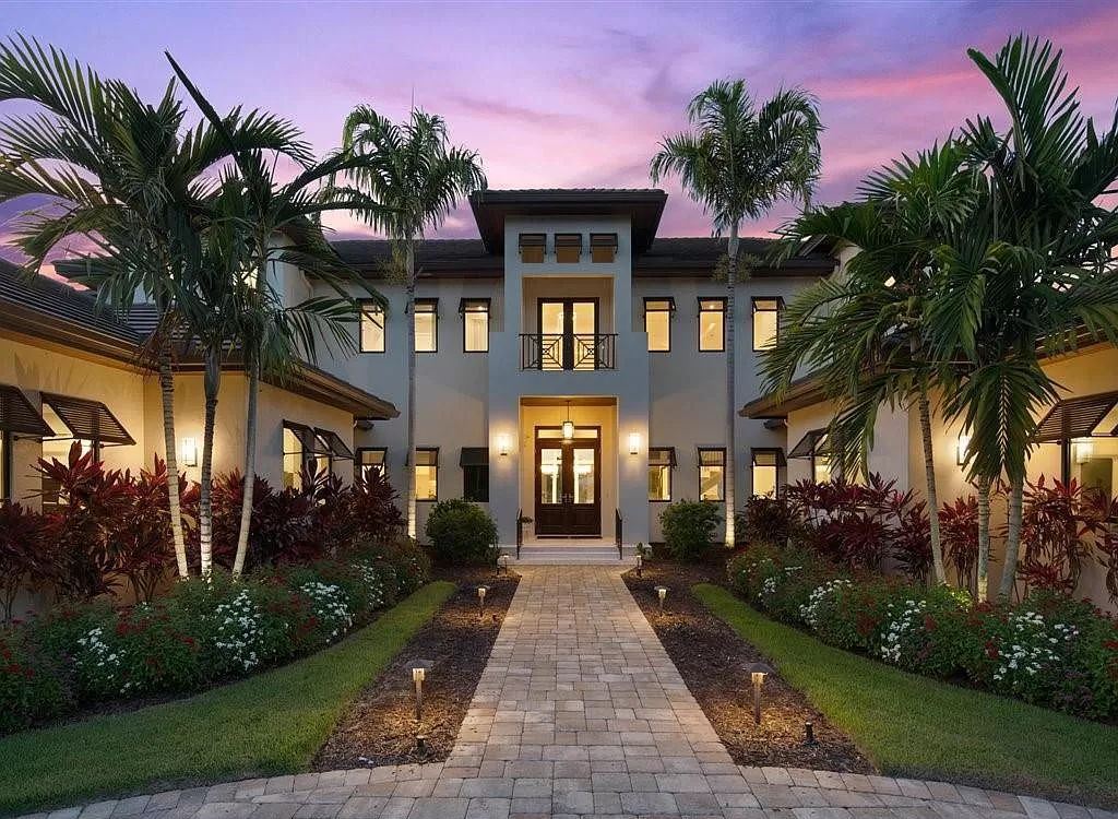 This-10250000-Magnificent-Home-in-Naples-features-Dramatic-Architecture-on-The-Premium-1-Acre-Lakefront-Lot-10