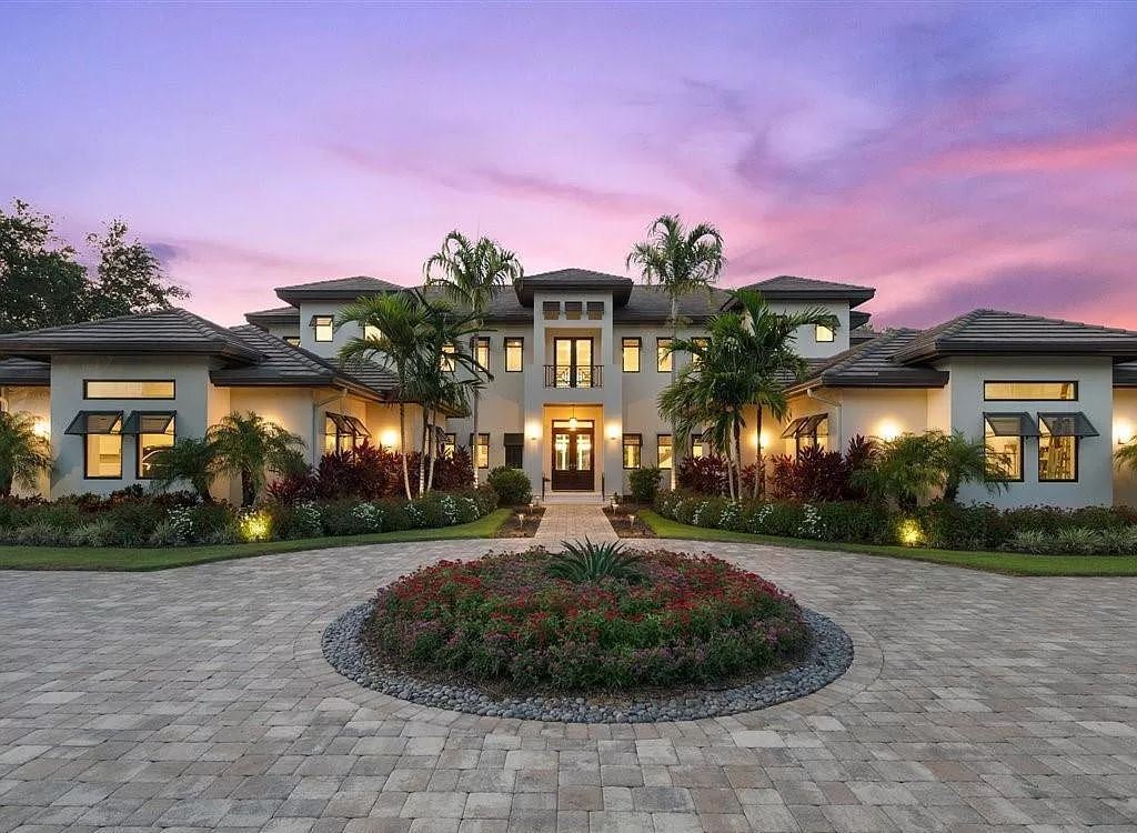 This-10250000-Magnificent-Home-in-Naples-features-Dramatic-Architecture-on-The-Premium-1-Acre-Lakefront-Lot-4