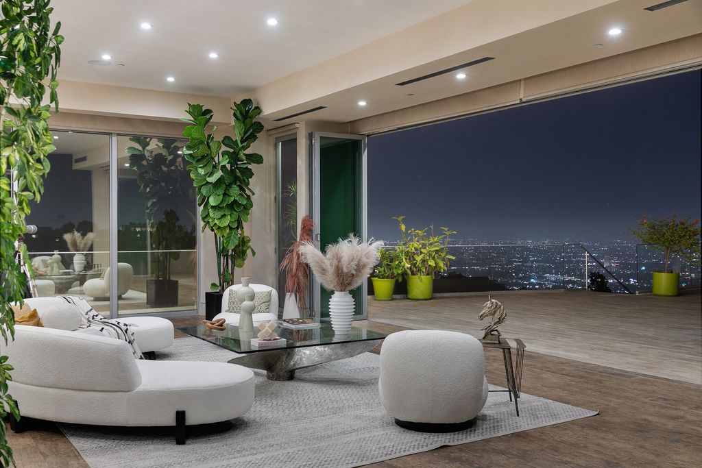 This-14750000-Dreamy-Los-Angeles-Home-offers-Unprecedented-and-Most-Explosive-Views-of-The-City-25