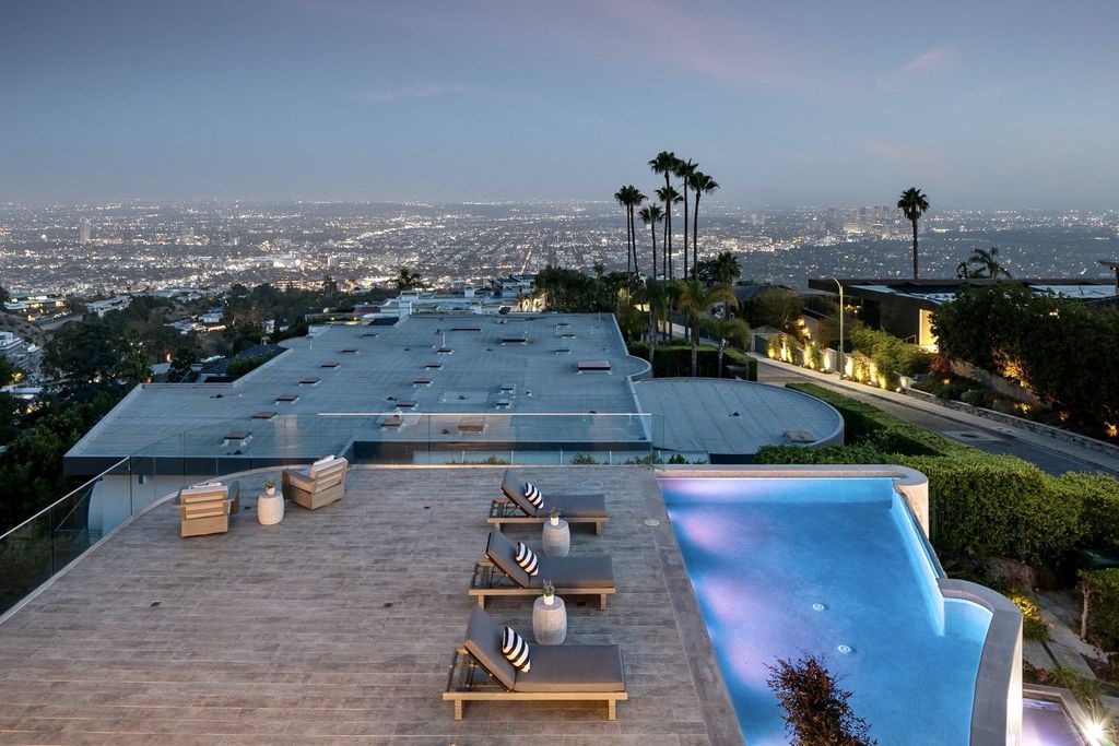 This-14750000-Dreamy-Los-Angeles-Home-offers-Unprecedented-and-Most-Explosive-Views-of-The-City-27