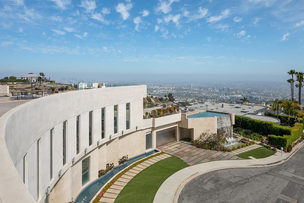 This-14750000-Dreamy-Los-Angeles-Home-offers-Unprecedented-and-Most-Explosive-Views-of-The-City-8