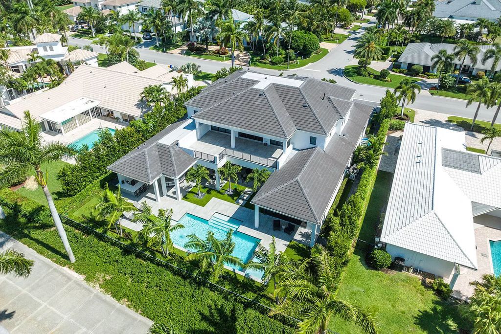 The Home in Boca Raton is a turnkey 2020 SRD Building Corp home offers a slice of paradise with 102′ of golf course frontage now available for sale. This home located at 170 Royal Palm Way, Boca Raton, Florida