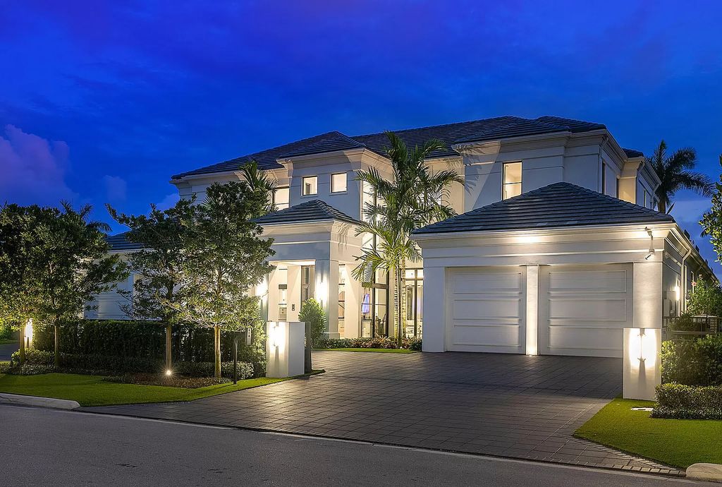 The Home in Boca Raton is a turnkey 2020 SRD Building Corp home offers a slice of paradise with 102′ of golf course frontage now available for sale. This home located at 170 Royal Palm Way, Boca Raton, Florida