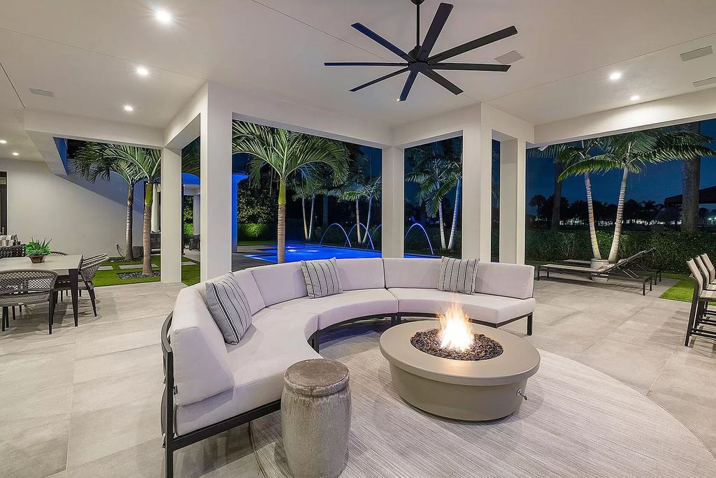 The Home in Boca Raton is a turnkey 2020 SRD Building Corp home offers a slice of paradise with 102′ of golf course frontage now available for sale. This home located at 170 Royal Palm Way, Boca Raton, Florida