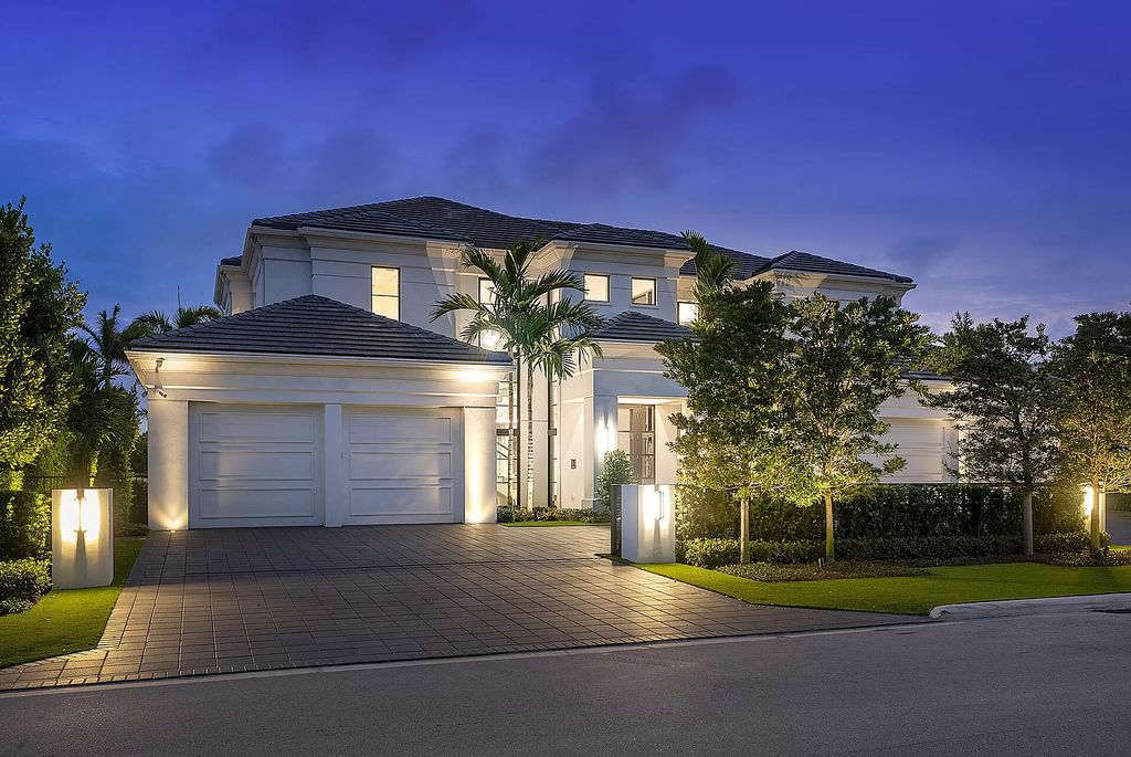 The Home in Boca Raton is a turnkey 2020 SRD Building Corp home offers a slice of paradise with 102′ of golf course frontage now available for sale. This home located at 170 Royal Palm Way, Boca Raton, Florida