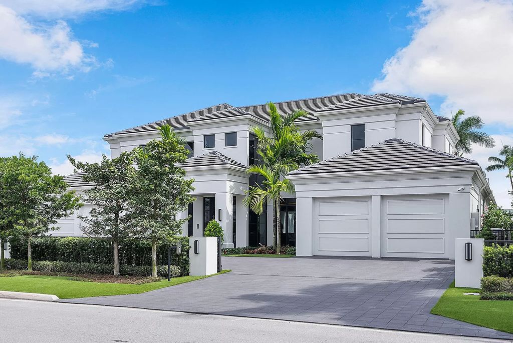 The Home in Boca Raton is a turnkey 2020 SRD Building Corp home offers a slice of paradise with 102′ of golf course frontage now available for sale. This home located at 170 Royal Palm Way, Boca Raton, Florida