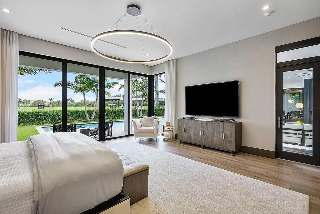 The Home in Boca Raton is a turnkey 2020 SRD Building Corp home offers a slice of paradise with 102′ of golf course frontage now available for sale. This home located at 170 Royal Palm Way, Boca Raton, Florida