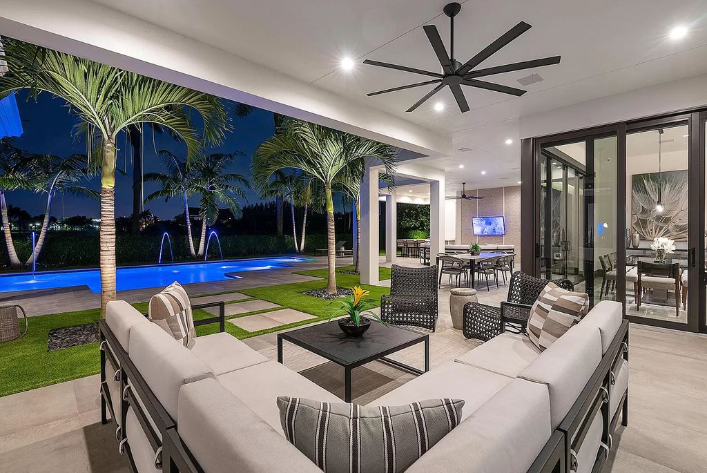 The Home in Boca Raton is a turnkey 2020 SRD Building Corp home offers a slice of paradise with 102′ of golf course frontage now available for sale. This home located at 170 Royal Palm Way, Boca Raton, Florida