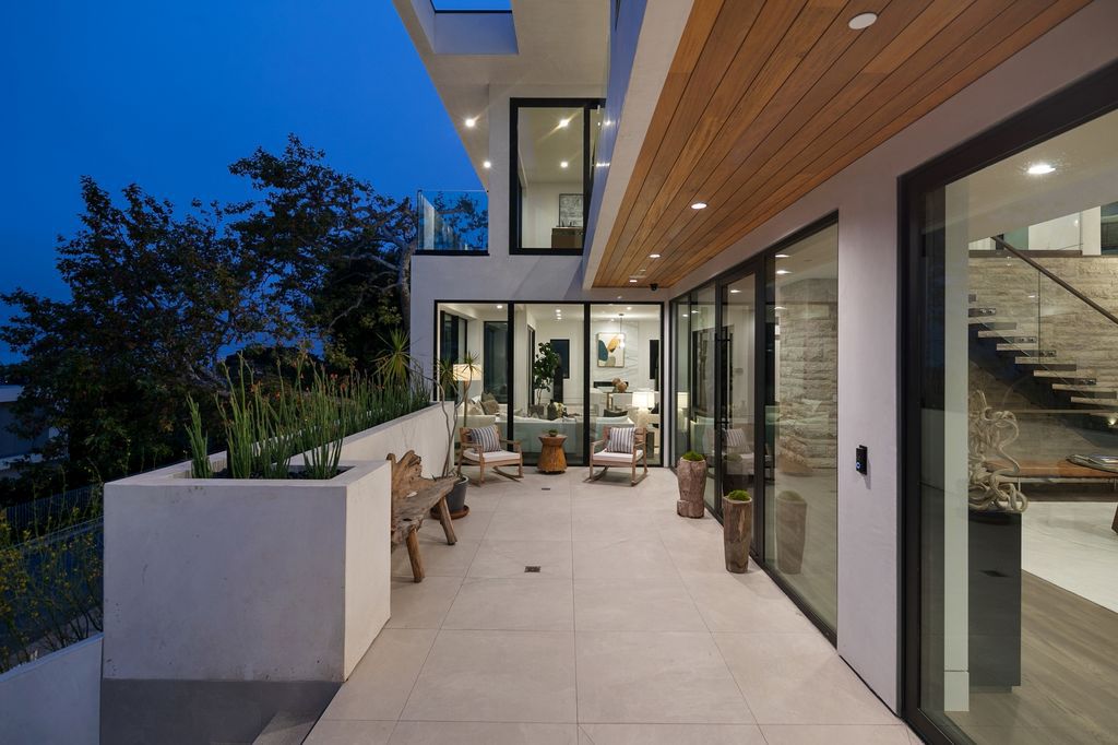 The Home in Pacific Palisades is a new contemporary home personifies abstract reductionist minimalism perched above the trees in the highly coveted Riviera now available for sale. This home located at 1635 Casale Rd, Pacific Palisades, California